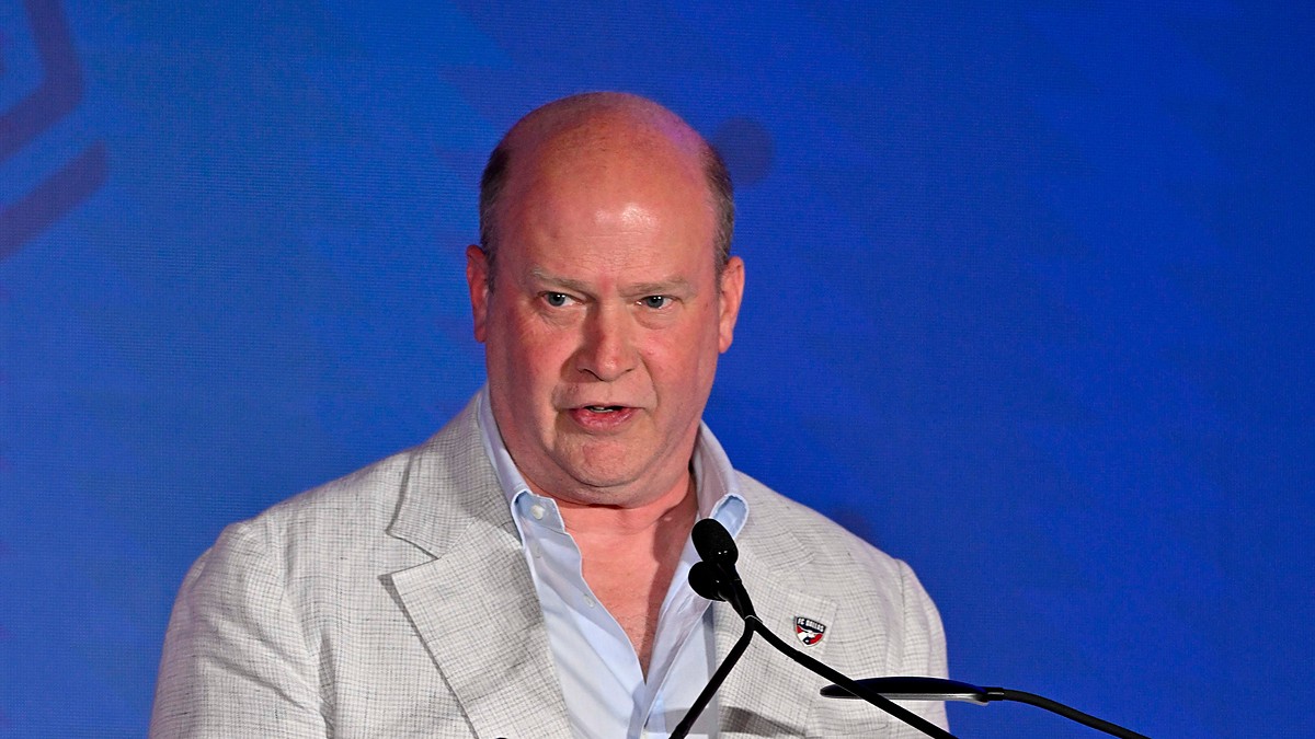 FC Dallas president Dan Hunt speaks at a podium during the National Soccer Hall of Fame induction ceremony.