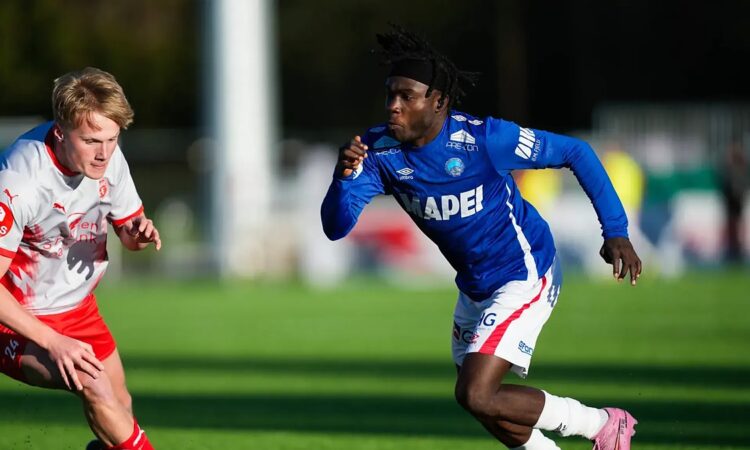 Kongsvinger winger Daniel Job pushes past a defender during an OBOS-ligaen match.
