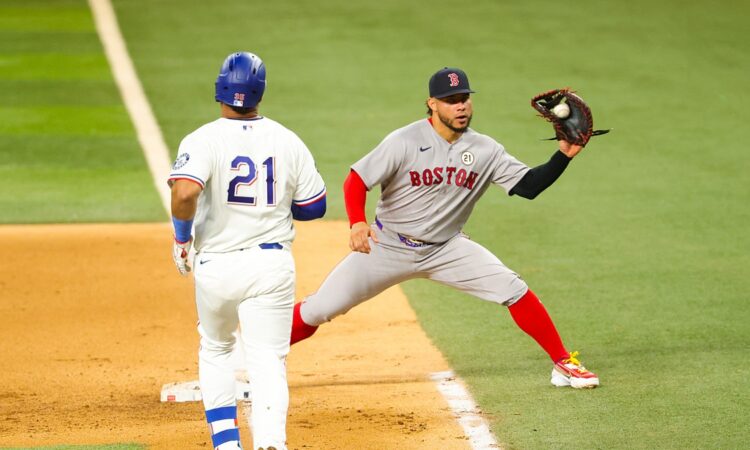 Red Sox first baseman Willson Contreras stretches to take the throw as Elias Díaz reaches the bag.