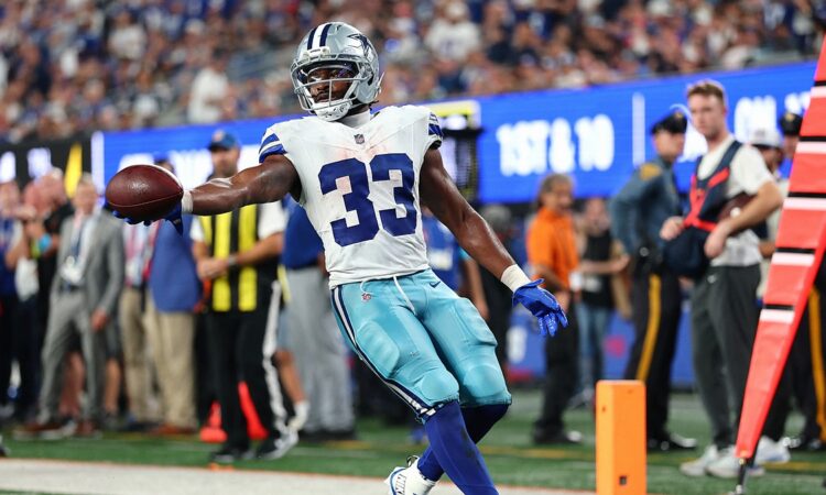 Dallas Cowboys running back Javonte Williams extends the ball as he crosses the goal line against the Giants.