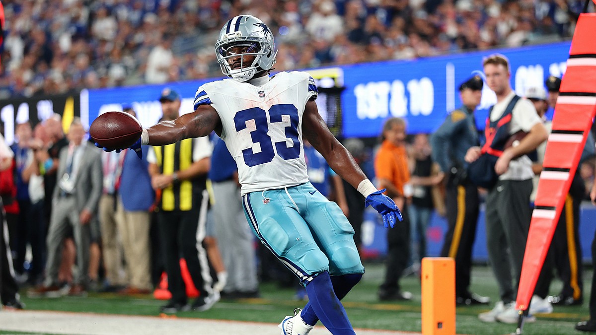 Dallas Cowboys running back Javonte Williams extends the ball as he crosses the goal line against the Giants.