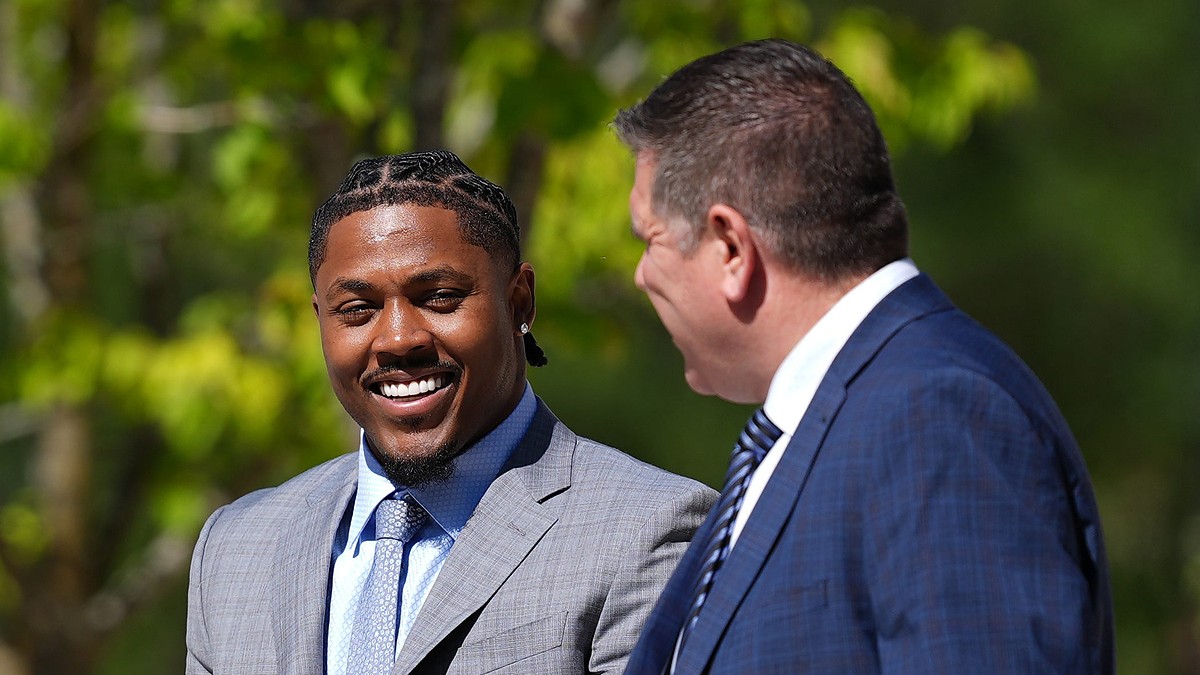 Green Bay Packers running back Josh Jacobs walks outside the courthouse alongside his attorney.