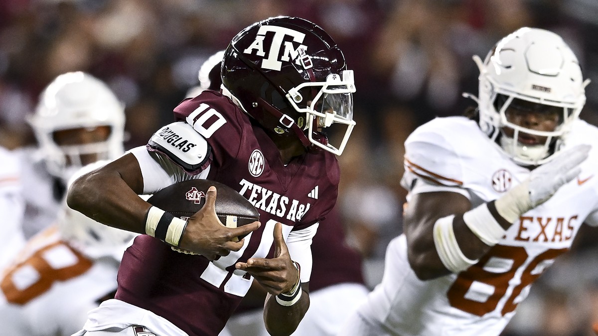 Texas A&M Aggies quarterback Marcel Reed tucks the ball and runs against the Texas Longhorns at Kyle Field.