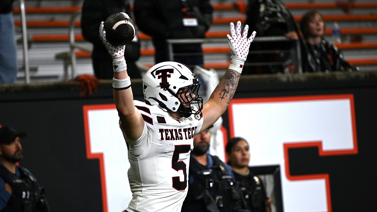 Texas Tech tight end Matt Ludwig raises the football overhead after scoring a touchdown against Oregon State.