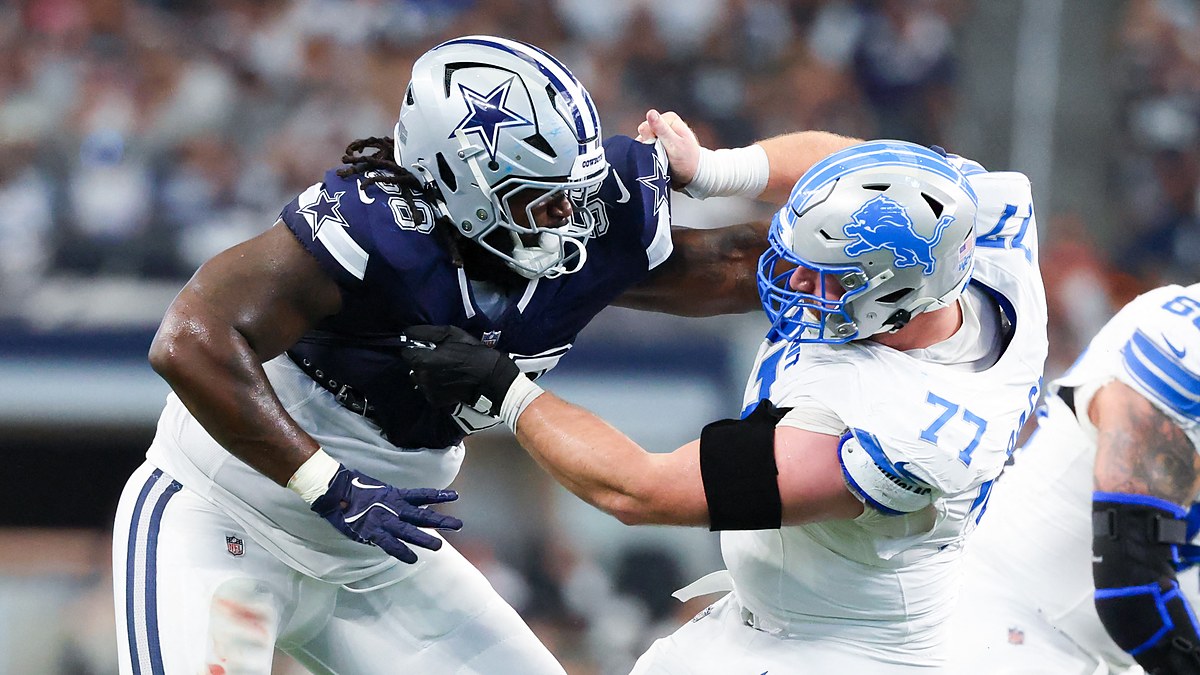 Dallas Cowboys defensive tackle Mazi Smith locks up with Detroit Lions center Frank Ragnow at AT&T Stadium.