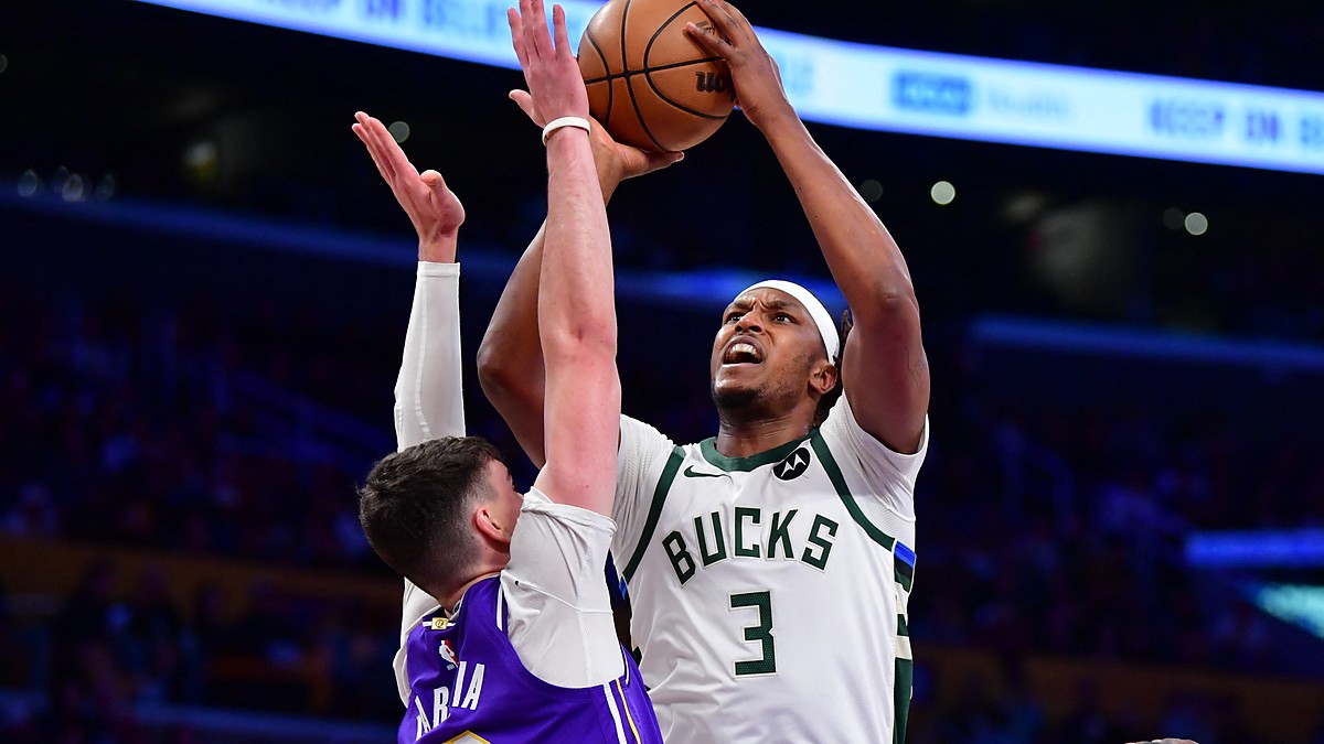 Milwaukee Bucks center Myles Turner rises to shoot over Los Angeles Lakers forward Jake LaRavia.