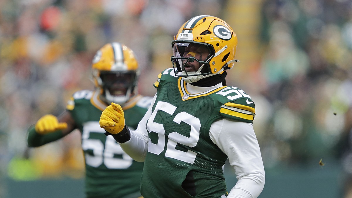 Green Bay Packers defensive end Rashan Gary pumps a fist in celebration after sacking Bears quarterback Caleb Williams.