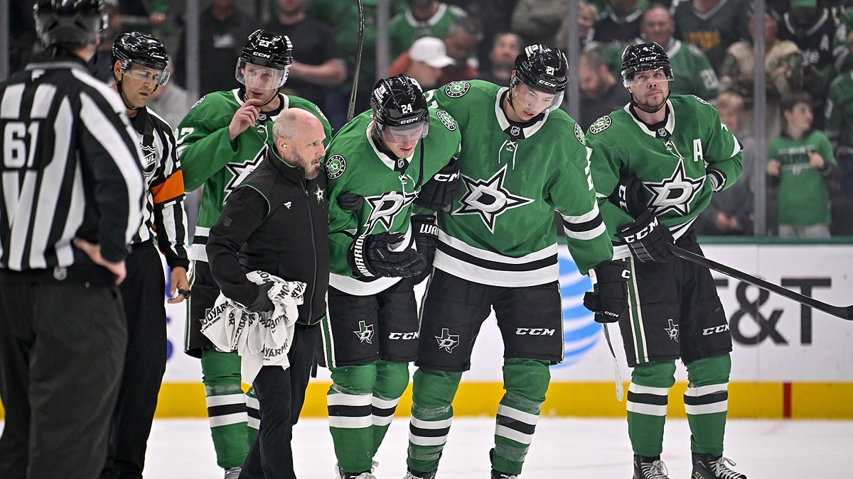 Dallas Stars center Roope Hintz is helped off the ice by teammates after an injury at American Airlines Center.
