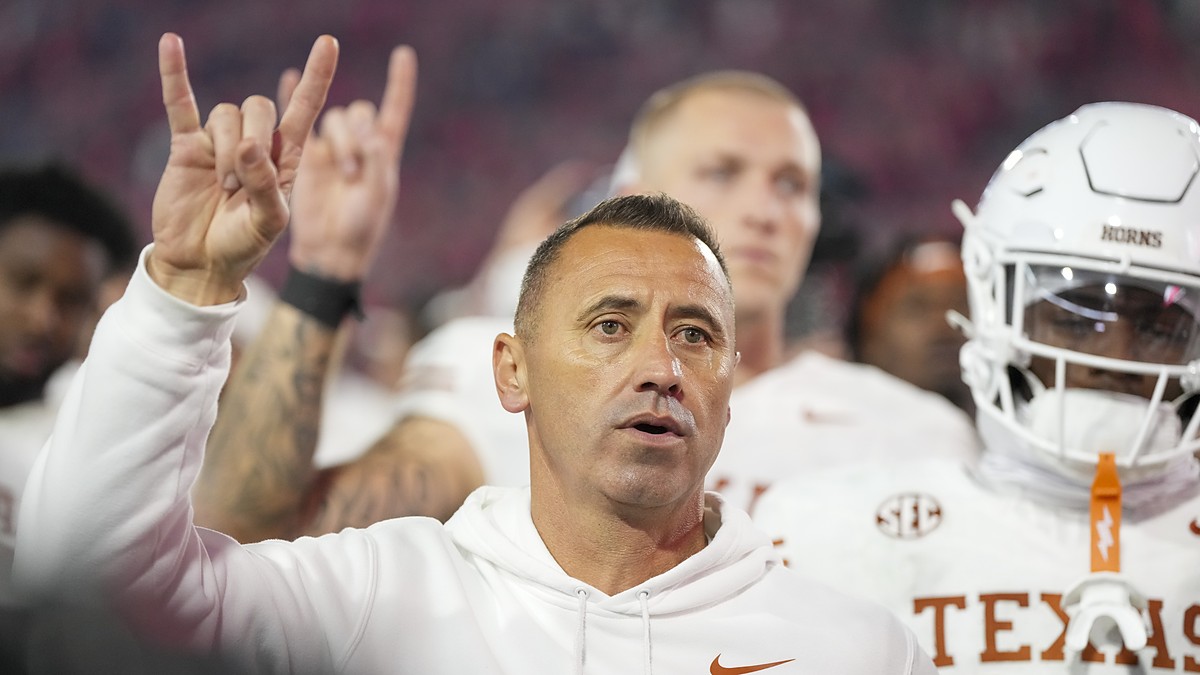 Texas Longhorns head coach Steve Sarkisian raises the Hook ’em Horns hand sign after the game against Georgia.