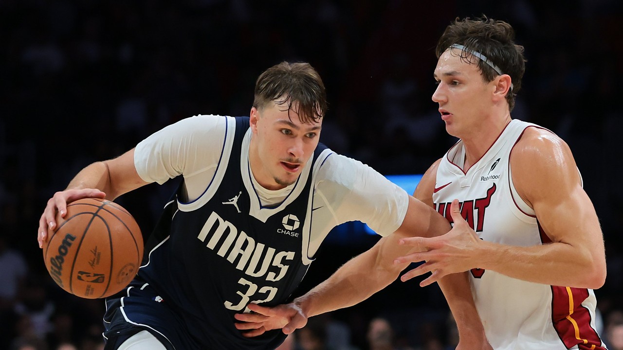 Dallas Mavericks forward Cooper Flagg drives with the ball in his right hand as Miami Heat guard Pelle Larsson defends.
