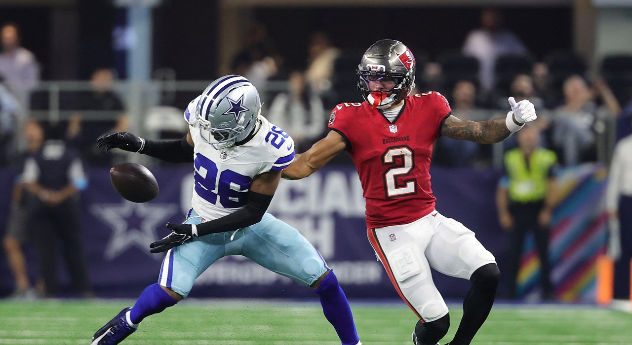 Cowboys cornerback DaRon Bland reaches for a loose pass in front of Buccaneers wide receiver Emeka Egbuka.