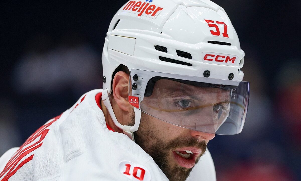 Then-Detroit Red Wings left wing David Perron, in a white helmet and visor, looks across the ice during warmups.