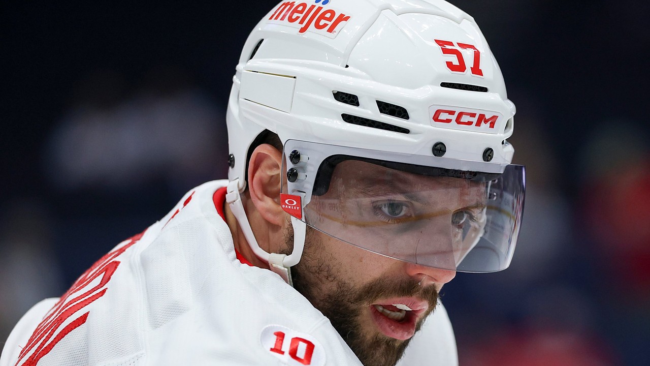 Then-Detroit Red Wings left wing David Perron, in a white helmet and visor, looks across the ice during warmups.