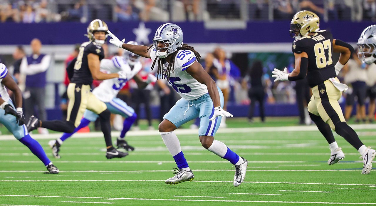 Cowboys linebacker Jaishawn Barham points as he backpedals into coverage with Saints players running routes nearby.