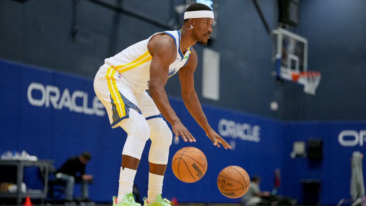 Golden State Warriors forward Jimmy Butler III #10 dribbles two basketballs during NBA Media Day at Chase Center.