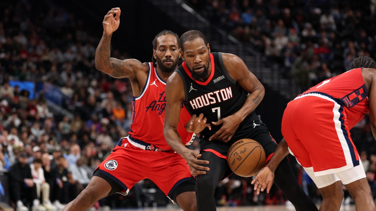 Los Angeles Clippers forward Kawhi Leonard and guard James Harden force Houston Rockets forward Kevin Durant to turn the ball over at Intuit Dome.