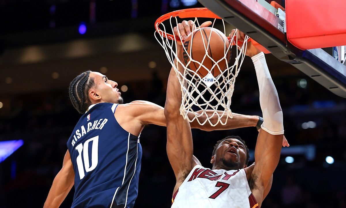 Miami Heat forward Giannis Antetokounmpo (7) dunks against Dallas Mavericks forward Zaccharie Risacher (10) during the first quarter at Kaseya Center on Oct. 26, 2026.