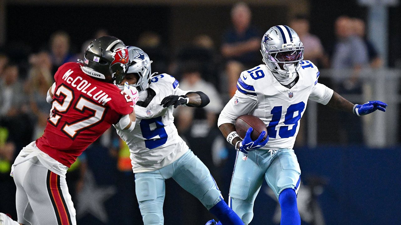 Dallas Cowboys wide receiver Ryan Flournoy carries the ball as teammate KaVontae Turpin blocks Tampa Bay Buccaneers cornerback Zyon McCollum.