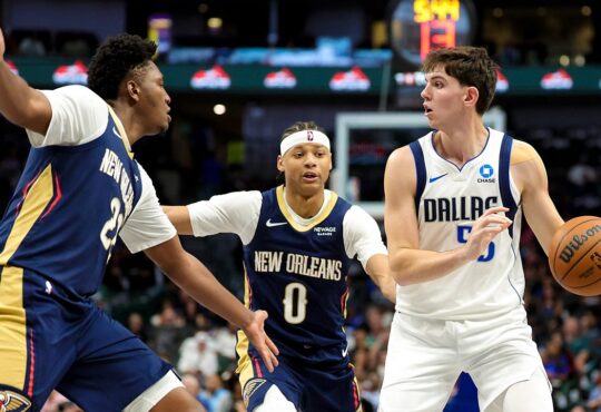 Dallas Mavericks guard Sergio de Larrea holds the ball as Pelicans guard Jeremiah Fears and center Derik Queen defend.