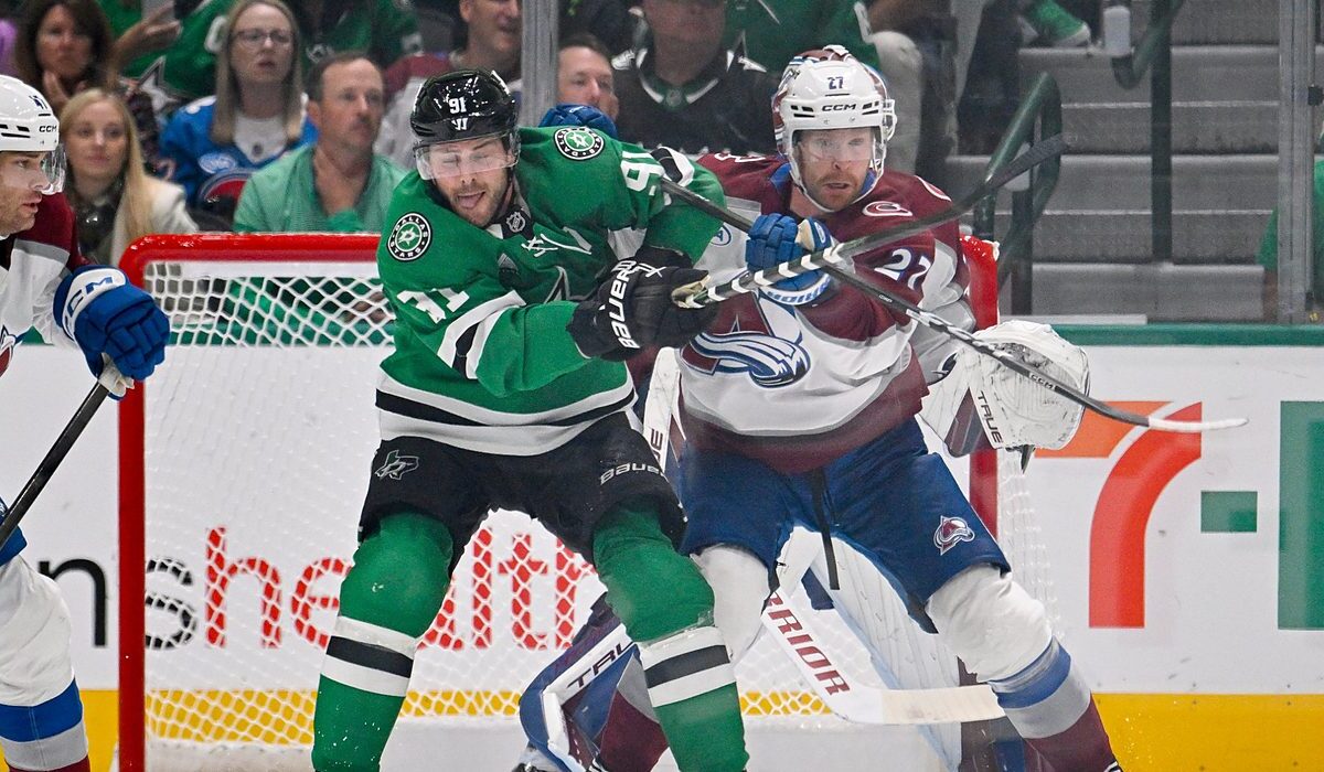 Stars center Tyler Seguin fights for position against Avalanche defenseman Brett Kulak in front of the Colorado net.